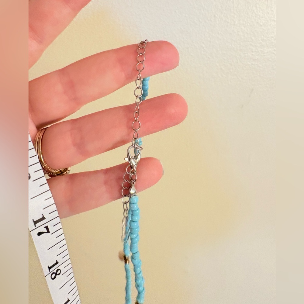 Turquoise and seashell beaded necklace - Picture 5 of 6